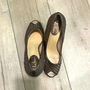 Come Han leather basket weave peep toe heels